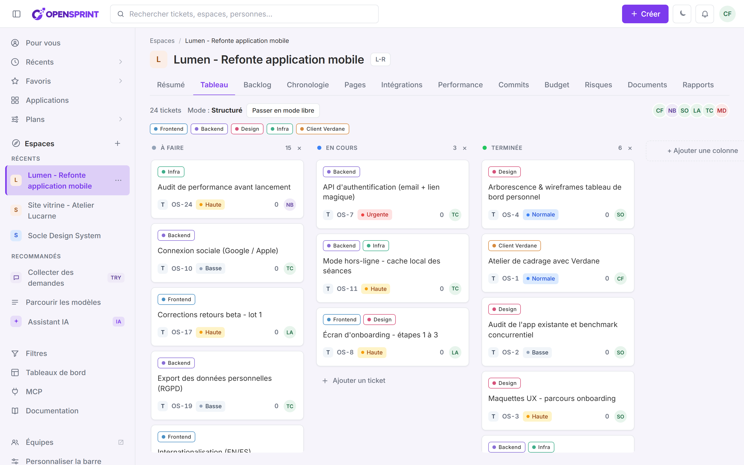 Tableau Kanban de l'espace Lumen avec trois colonnes garnies : À faire, En cours et Terminée, chaque carte affichant sa clé, son titre, ses étiquettes et son assigné.