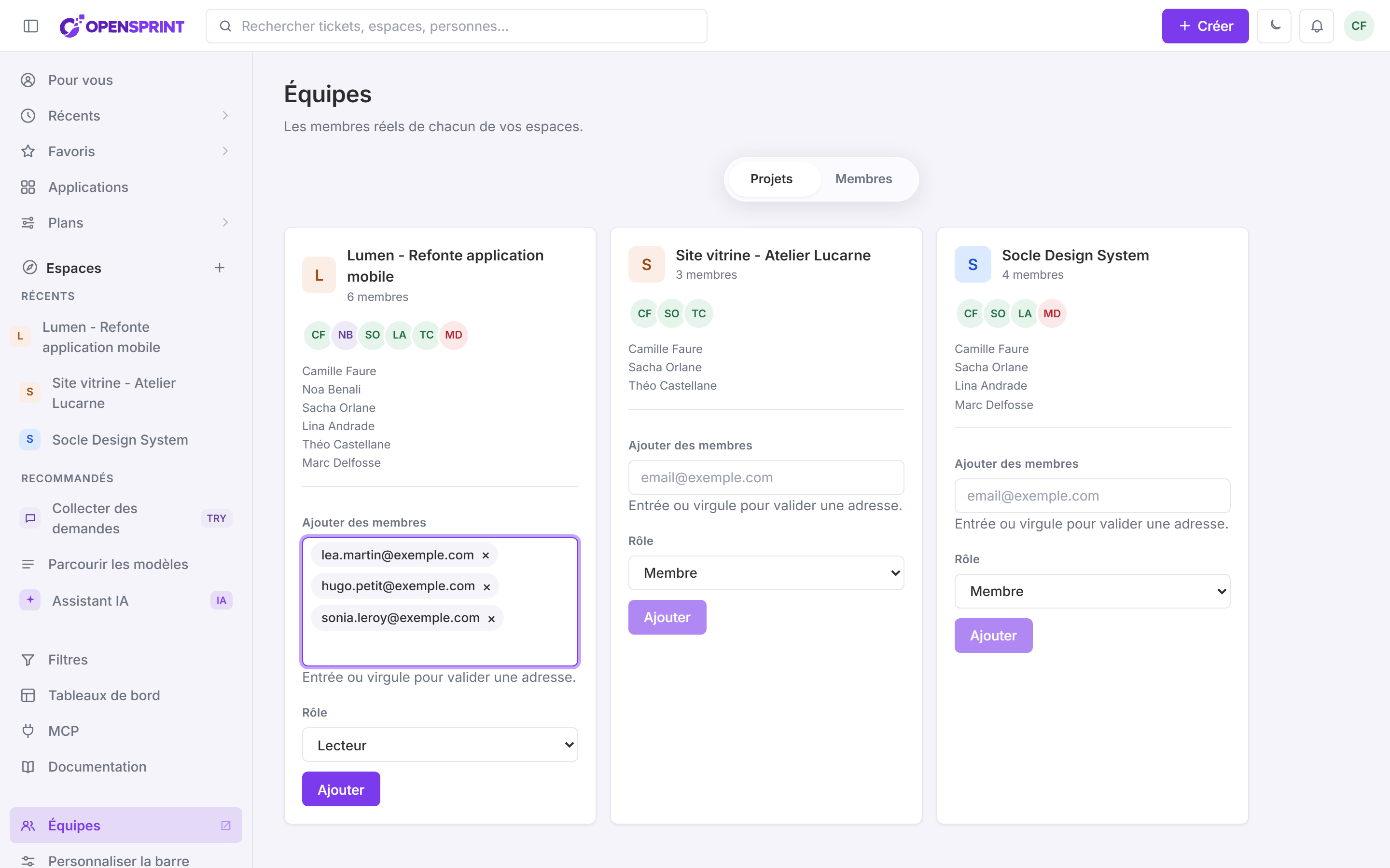 Écran Équipes, carte de l'espace Lumen : trois adresses email en puces dans le champ « Ajouter des membres », rôle Lecteur choisi, bouton Ajouter prêt à être cliqué.